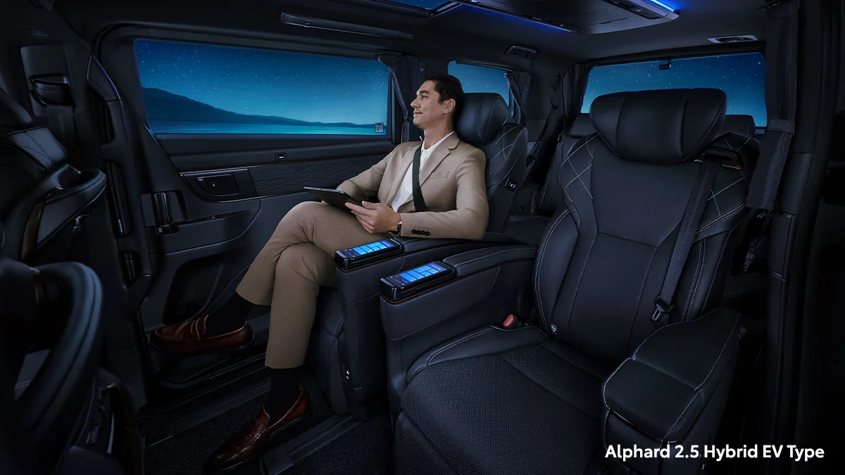 interior toyota alphard hybrid