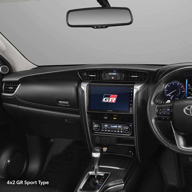 interior toyota fortuner