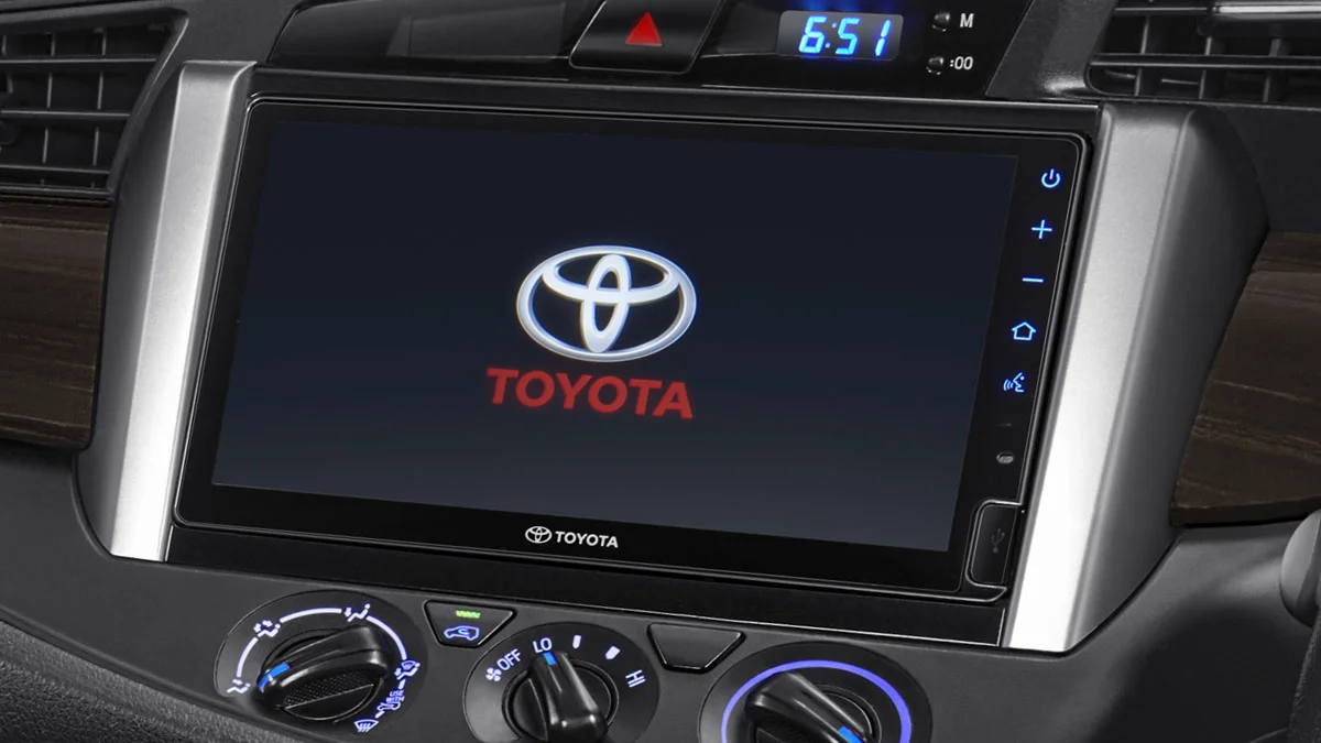 interior toyota innova zenix