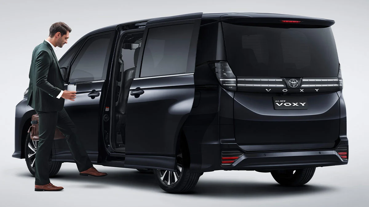 eksterior toyota voxy